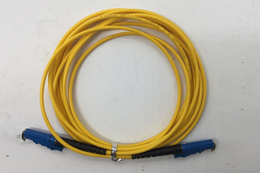 E2000 type fiber optic connector — view 2