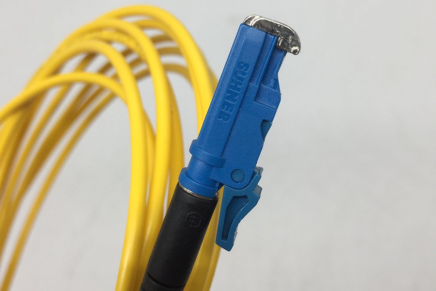 E2000 type fiber optic connector — view 3