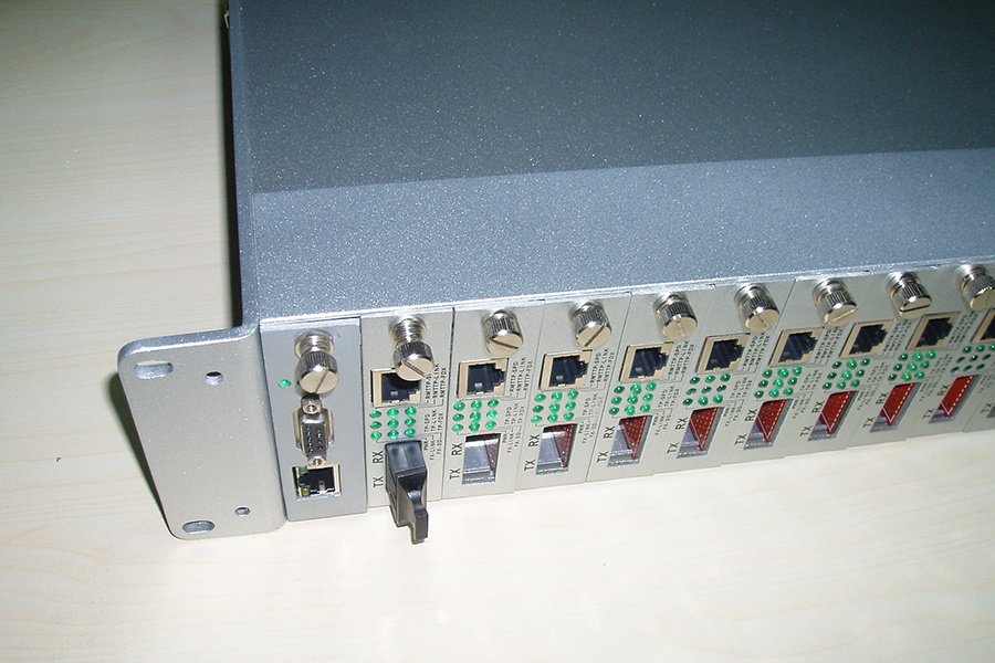 Rack-type managed fiber optic transceiver — view 4